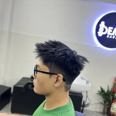 Cắt tóc nam hiện đại tại DemaBarber Quận 10