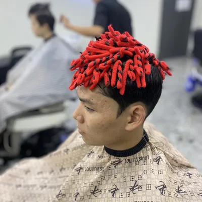 Uốn tóc nam tại tiệm cắt tóc DemaBarber Quận 10